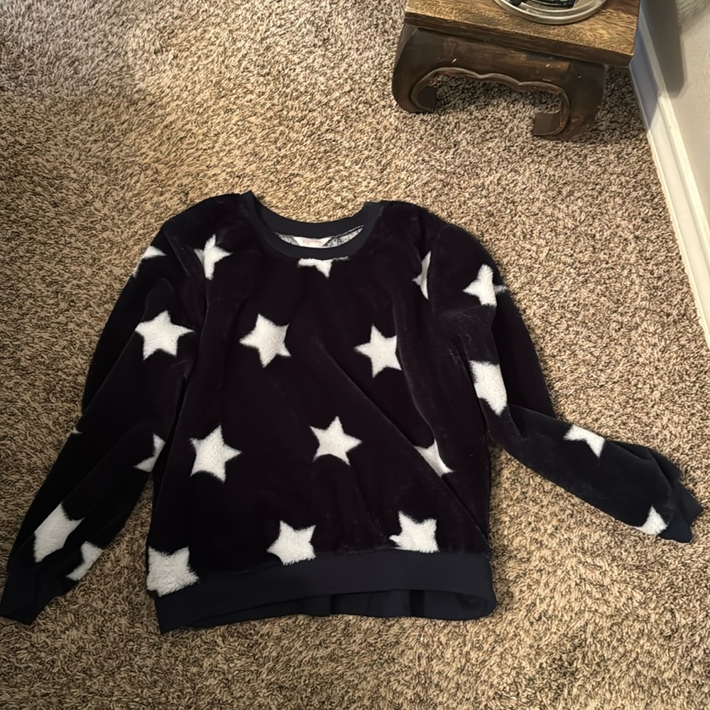 Star fuzzy sweatshirt.